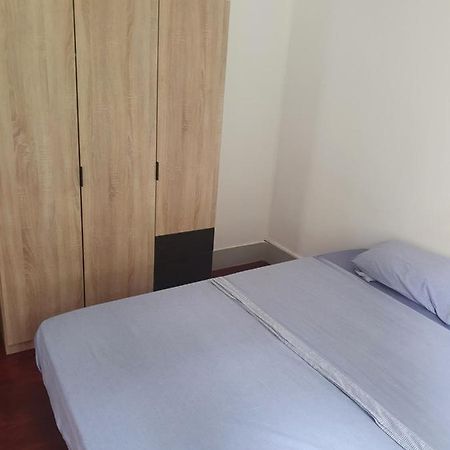 Habitacion Sencilla Con Balcon Виго Экстерьер фото
